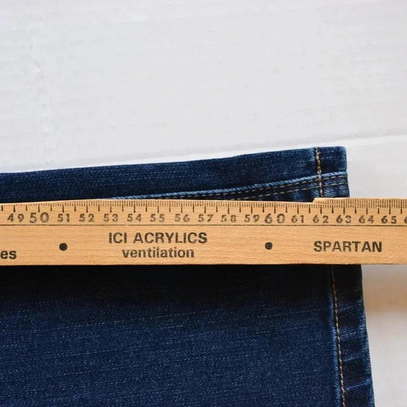 SANTANA Stretchy Jeans - Picture 5 of 9